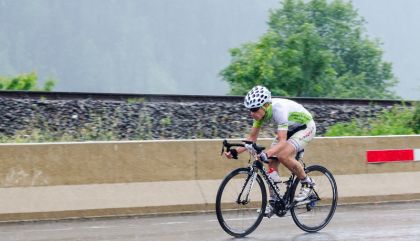 Nach wechselnden Witterungsbedingungen erreichte heute Bernhard Kohl nach 232 km mit über 13 Min. Vorsprung vor Daniel Rubisoier und Stefan Kirchmair als erster das Ziel.