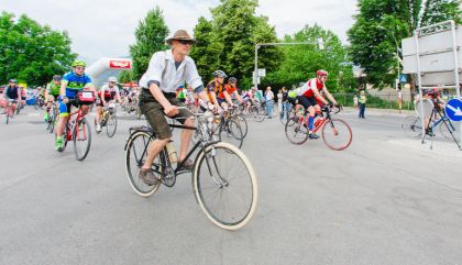 Nach wechselnden Witterungsbedingungen erreichte heute Bernhard Kohl nach 232 km mit über 13 Min. Vorsprung vor Daniel Rubisoier und Stefan Kirchmair als erster das Ziel.