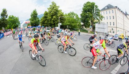Nach wechselnden Witterungsbedingungen erreichte heute Bernhard Kohl nach 232 km mit über 13 Min. Vorsprung vor Daniel Rubisoier und Stefan Kirchmair als erster das Ziel.