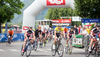 Nach wechselnden Witterungsbedingungen erreichte heute Bernhard Kohl nach 232 km mit über 13 Min. Vorsprung vor Daniel Rubisoier und Stefan Kirchmair als erster das Ziel.