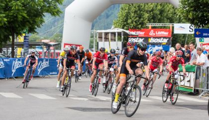 Nach wechselnden Witterungsbedingungen erreichte heute Bernhard Kohl nach 232 km mit über 13 Min. Vorsprung vor Daniel Rubisoier und Stefan Kirchmair als erster das Ziel.