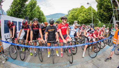 Nach wechselnden Witterungsbedingungen erreichte heute Bernhard Kohl nach 232 km mit über 13 Min. Vorsprung vor Daniel Rubisoier und Stefan Kirchmair als erster das Ziel.