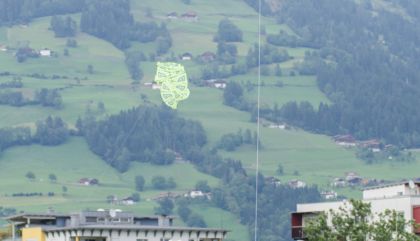 Die in den Himmel steigenden Drachen beim internationalen Familiendrachenfest des HSV Dolomitenfly Lienz am 15. und 16. August 2015 faszinierten wieder Alt und Jung