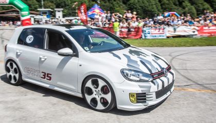 69 Motorsportler flitzten am Freitag, 15. August 2015, mit ihren Boliden beim Viertelmeilerennen des MSC Dölsach über die Landebahn des Nikolsdorfer Flugplatzes.