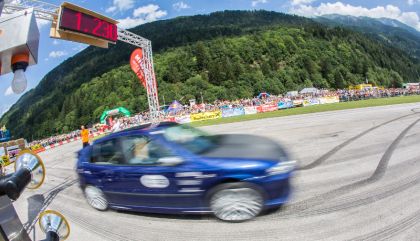 69 Motorsportler flitzten am Freitag, 15. August 2015, mit ihren Boliden beim Viertelmeilerennen des MSC Dölsach über die Landebahn des Nikolsdorfer Flugplatzes.