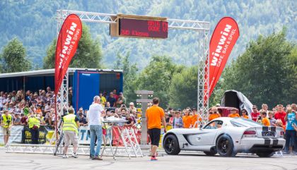 69 Motorsportler flitzten am Freitag, 15. August 2015, mit ihren Boliden beim Viertelmeilerennen des MSC Dölsach über die Landebahn des Nikolsdorfer Flugplatzes.