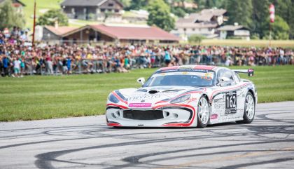 69 Motorsportler flitzten am Freitag, 15. August 2015, mit ihren Boliden beim Viertelmeilerennen des MSC Dölsach über die Landebahn des Nikolsdorfer Flugplatzes.