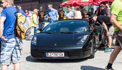69 Motorsportler flitzten am Freitag, 15. August 2015, mit ihren Boliden beim Viertelmeilerennen des MSC Dölsach über die Landebahn des Nikolsdorfer Flugplatzes.