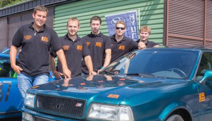 69 Motorsportler flitzten am Freitag, 15. August 2015, mit ihren Boliden beim Viertelmeilerennen des MSC Dölsach über die Landebahn des Nikolsdorfer Flugplatzes.