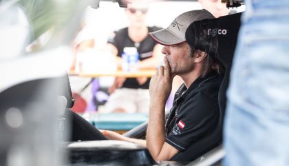 69 Motorsportler flitzten am Freitag, 15. August 2015, mit ihren Boliden beim Viertelmeilerennen des MSC Dölsach über die Landebahn des Nikolsdorfer Flugplatzes.