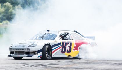 69 Motorsportler flitzten am Freitag, 15. August 2015, mit ihren Boliden beim Viertelmeilerennen des MSC Dölsach über die Landebahn des Nikolsdorfer Flugplatzes.