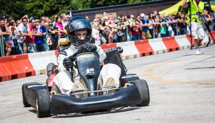 69 Motorsportler flitzten am Freitag, 15. August 2015, mit ihren Boliden beim Viertelmeilerennen des MSC Dölsach über die Landebahn des Nikolsdorfer Flugplatzes.