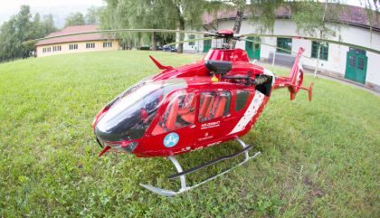 Schon als Kind ist der Lienzer vom Thema Fliegen und von Modellflugzeugen und -hubschraubern fasziniert gewesen. Wir besuchten ihn in seiner Modellflugbauwerkstätte.