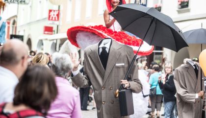OLALA-Parade lockte Massen in die Innenstadt