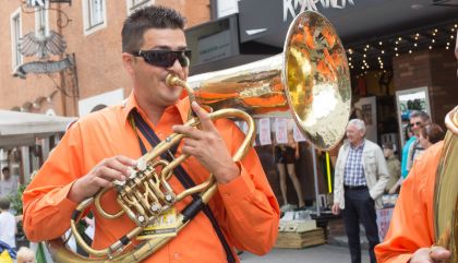 OLALA-Parade lockte Massen in die Innenstadt
