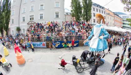 OLALA-Parade lockte Massen in die Innenstadt