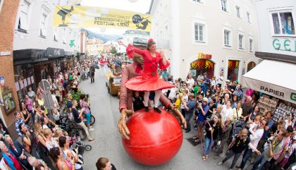 OLALA-Parade lockte Massen in die Innenstadt