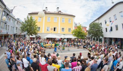 OLALA-Parade lockte Massen in die Innenstadt