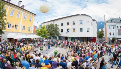 OLALA-Parade lockte Massen in die Innenstadt