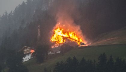 Wirtschaftsgebäude in Matrei wurde Raub der Flammen