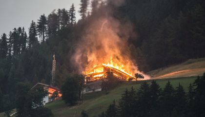 Wirtschaftsgebäude in Matrei wurde Raub der Flammen