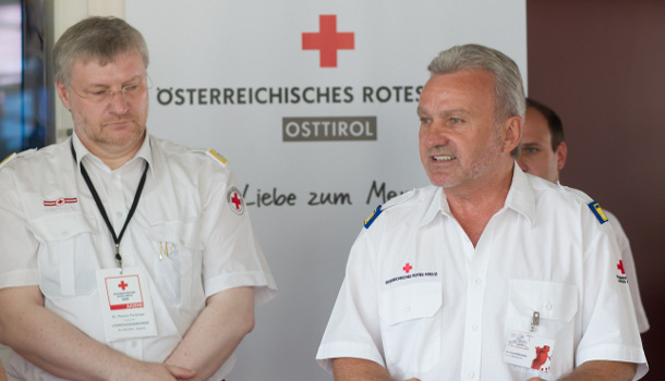 Egon Kleinlercher, Leiter der RK-Bezirksstelle Osttirol (rechts im Bild) und Dr. Thomas Fluckinger, Vizepräsident und Schulungsreferent des RK-Landesverbandes Tirol, freuten sich über den reibungslosen Ablauf.