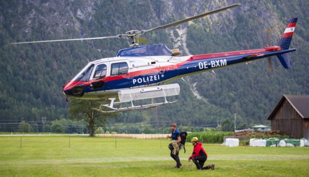 polizeihubschrauber-unfalllienzerdolomiten-bru1 polizeihubschrauber-unfalllienzerdolomiten-bru1