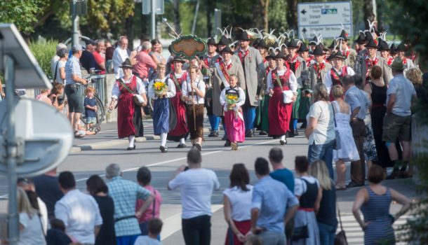 bezirksfestlienzertalbodenjohannesplatz-g8_-bru bezirksfestlienzertalbodenjohannesplatz-g8_-bru