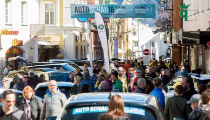 Gut besuchter Open-Air-Autosalon am 24.3. im Herzen der Osttiroler Bezirkshauptstadt. Einen Tag vorher standen auf dem Lienzer Hauptplatz die besten Nutz- und Elektrofahrzeuge im Mittelpunkt des Interesses.