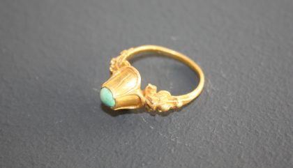 Goldring mit Türkis-c-Museum Schloss Bruck Elisa De Gaetani Goldring mit Türkis-c-Museum Schloss Bruck Elisa De Gaetani