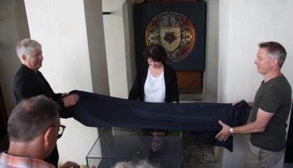 Stadler-Ebner-Jost enthüllen den Fund 2-c-Stefan Weis Stadler-Ebner-Jost enthüllen den Fund 2-c-Stefan Weis