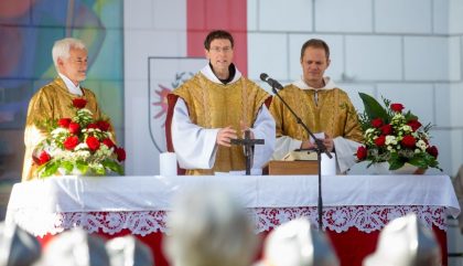 06.05.2018, Oesterreich, Lienz, Lienzer Innenstadt, Floriani Prozession - Im Bild v.l.: Dekan Bernhard Kranebitter, Pater Martin und Pater Tobias , Brunner Images 2018, Foto: Brunner Images / Philipp Brunner