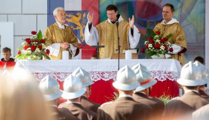 06.05.2018, Oesterreich, Lienz, Lienzer Innenstadt, Floriani Prozession - Im Bild v.l.: Dekan Bernhard Kranebitter, Pater Martin und Pater Tobias , Brunner Images 2018, Foto: Brunner Images / Philipp Brunner