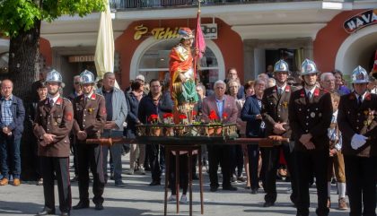 06.05.2018, Oesterreich, Lienz, Lienzer Innenstadt, Floriani Prozession - Im Bild der Hl. Florian getragen von vier Feuerwehrmaennern , Brunner Images 2018, Foto: Brunner Images / Philipp Brunner