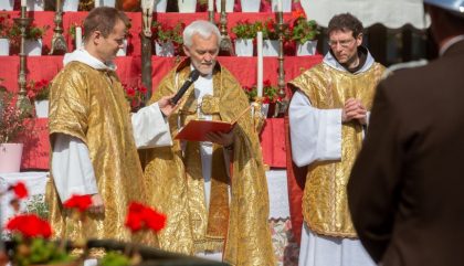 06.05.2018, Oesterreich, Lienz, Lienzer Innenstadt, Floriani Prozession - Im Bild Pater Tobias, Dekan Bernhard Kranebitter und Pater Martin , Brunner Images 2018, Foto: Brunner Images / Philipp Brunner