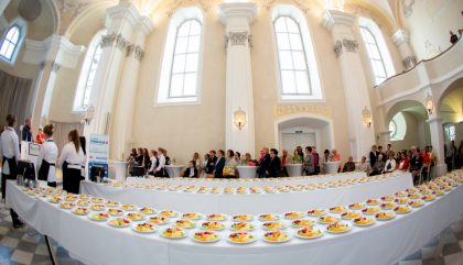 17.05.2018, Oesterreich, Lienz, Spitalskirche, 12. Schokoladennacht - Im Bild in der Spitalskirche wurden Obsorten für die Schokoladennacht vorbereitet , Brunner Images 2018, Foto: Brunner Images / Philipp Brunner