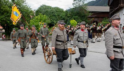 kaiserschuetzen-osttirol-gruendung-fahnen-c-brunner-g01