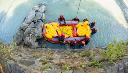 29.09.2018, Oesterreich, Lienz, Isel, Entenaktion, Im Bild das Boot wurde von der Feuerwehr Lienz an Land gebracht - Brunner Images 2018, Foto: Brunner Images / Philipp Brunner 29.09.2018, Oesterreich, Lienz, Isel, Entenaktion, Im Bild das Boot wurde von der Feuerwehr Lienz an Land gebracht - Brunner Images 2018, Foto: Brunner Images / Philipp Brunner