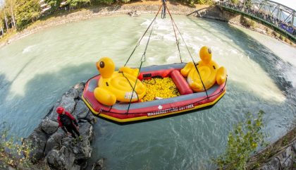 29.09.2018, Oesterreich, Lienz, Isel, Entenaktion, Im Bild das Boot wurde von der Feuerwehr Lienz an Land gebracht - Brunner Images 2018, Foto: Brunner Images / Philipp Brunner 29.09.2018, Oesterreich, Lienz, Isel, Entenaktion, Im Bild das Boot wurde von der Feuerwehr Lienz an Land gebracht - Brunner Images 2018, Foto: Brunner Images / Philipp Brunner