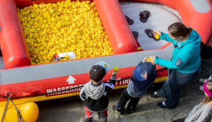 29.09.2018, Oesterreich, Lienz, Isel, Entenaktion, Im Bild tausende Enten nahmen an der Verlosung teil - Brunner Images 2018, Foto: Brunner Images / Philipp Brunner 29.09.2018, Oesterreich, Lienz, Isel, Entenaktion, Im Bild tausende Enten nahmen an der Verlosung teil - Brunner Images 2018, Foto: Brunner Images / Philipp Brunner