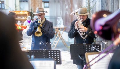 16.12.2018, Oesterreich, Anras, Gemeindeplatz, Bergadvent, Im Bild: Wilfried Kollreider und Martin Gietl von Anras Brass , Brunner Images 2018, Foto: Brunner Images / Philipp Brunner