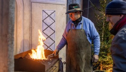 16.12.2018, Oesterreich, Anras, Gemeindeplatz, Bergadvent, Im Bild: Der Schmied Raimund Kollreider , Brunner Images 2018, Foto: Brunner Images / Philipp Brunner