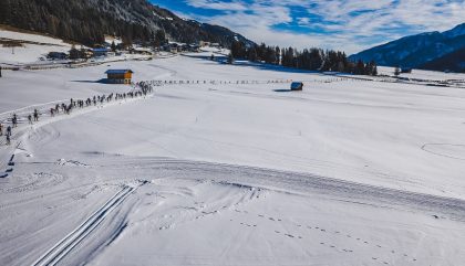 Dolomitenlauf2018-Die-Kolonne-der-Langläufer-im-Lesachtal-expapictures Dolomitenlauf2018-Die-Kolonne-der-Langläufer-im-Lesachtal-expapictures