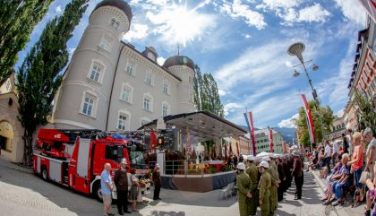 Segnung der neuen Drehleiter Segnung der neuen Drehleiter
