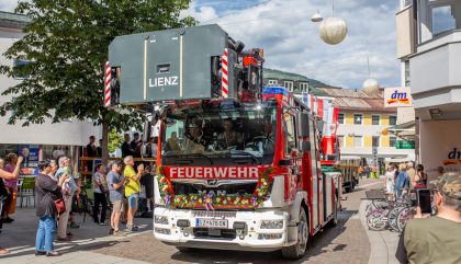 Segnung der neuen Drehleiter Segnung der neuen Drehleiter