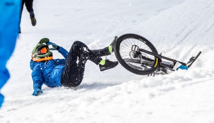 19.01.2019, Oesterreich, Lienz, Hochstein, Ride Hard on Snow, Im Bild ein Sturz auf der Strecke, Brunner Images 2017, Foto: Brunner Images / Philipp Brunner