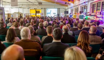 07.02.2019, Oesterreich, Lienz, Tischlerei Forcher, Unternehmerforum Dolomitenbank, Im Bild die volle Produktionshalle mit knapp 300 Personen, Brunner Images 2019, Foto: Brunner Images / Philipp Brunner 07.02.2019, Oesterreich, Lienz, Tischlerei Forcher, Unternehmerforum Dolomitenbank, Im Bild die volle Produktionshalle mit knapp 300 Personen, Brunner Images 2019, Foto: Brunner Images / Philipp Brunner