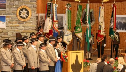 150JahreBergfuehrerKals-Bergführer Fahnen