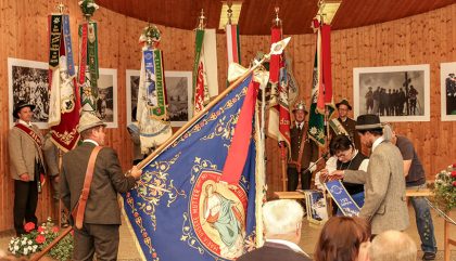 150JahreBergfuehrerKals-Fahnenband-Wildspitze