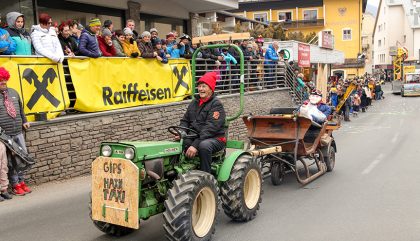 Faschingsumzug-Sillian_70Gipshaxntaxi_c-OsttirolHeute Faschingsumzug-Sillian_70Gipshaxntaxi_c-OsttirolHeute